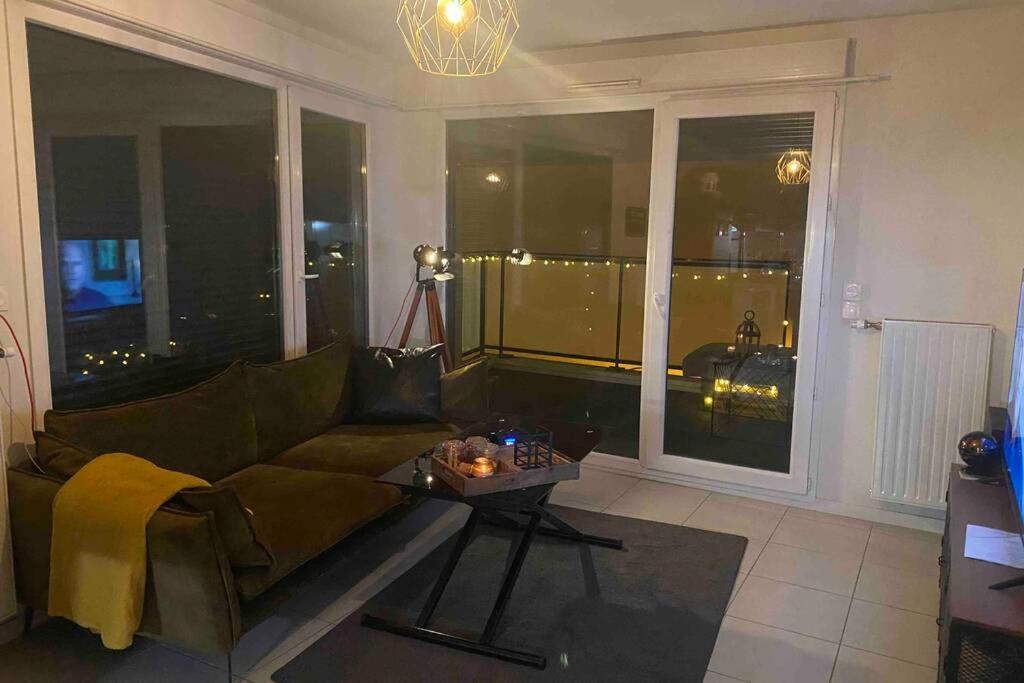 Meyzieu : Superbe Appartement Tres Cosy. מייזיו מראה חיצוני תמונה