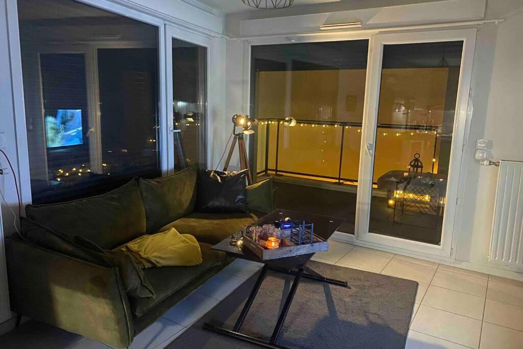 Meyzieu : Superbe Appartement Tres Cosy. מייזיו מראה חיצוני תמונה